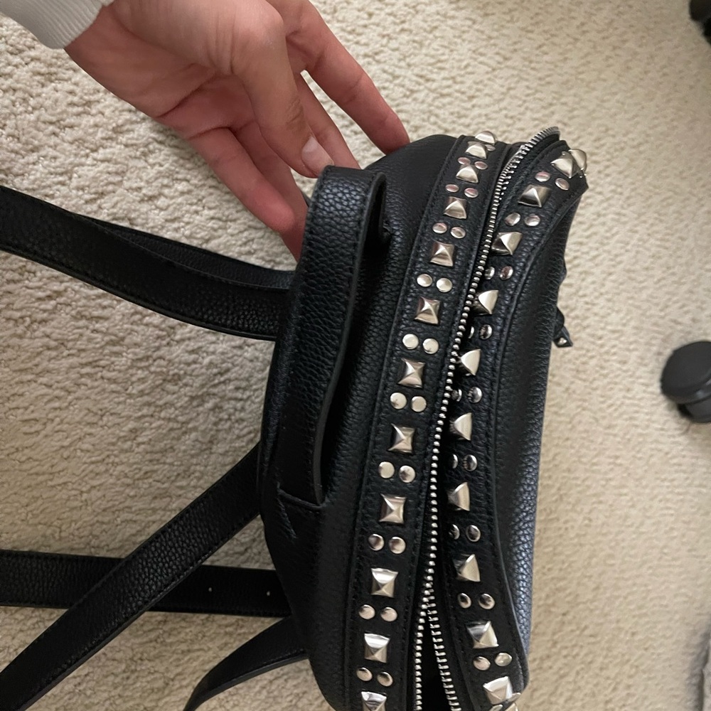 Black backpack - Picture 3 of 3